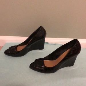 Nine West wedge heel alligator stamping w/buckle